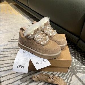 UGG Brown Sneakers with White Fur Lining🍞🍞